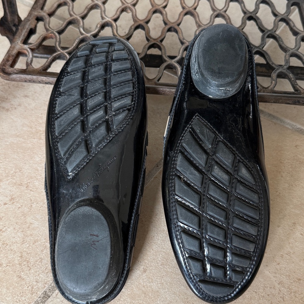 Ferragamo Salvatore Rare Loafers Black Patent Leather Size 6C
Made in Italy - Picture 3 of 6